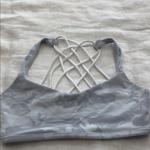 Lululemon sorts bra